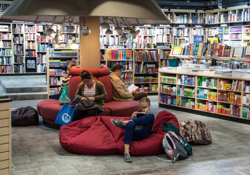 ecommerce-ASCROS-min_books_bookstore_book_reader_readers_reading_shop_sale_books-849006