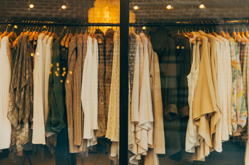 ecommerce-ASCROS-min_clothe_fashion_store_shop_window_store_front-21277